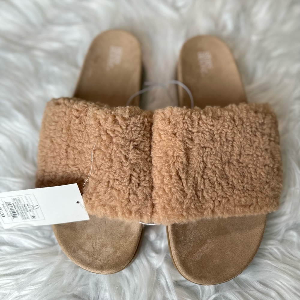 Women’s tan slides